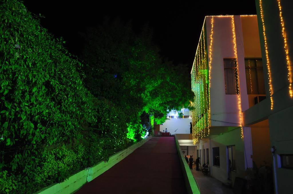 Hotel Maruti Mandapam Jabalpur Buitenkant foto