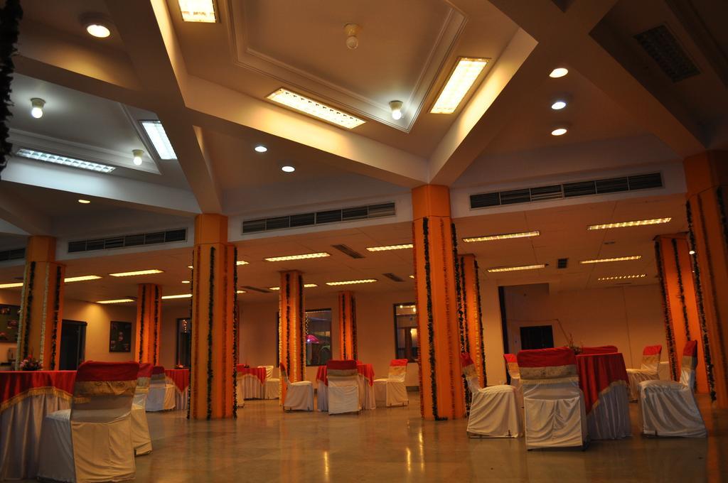 Hotel Maruti Mandapam Jabalpur Buitenkant foto